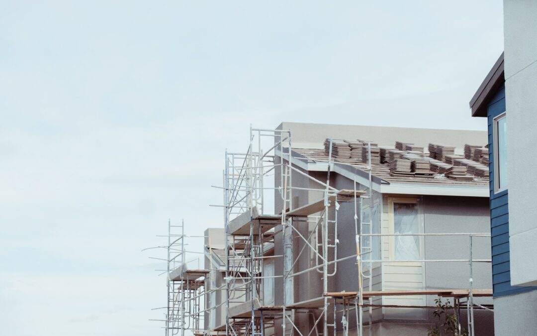 A custom home builder constructing a house with scaffolding in Southern Utah Valley.