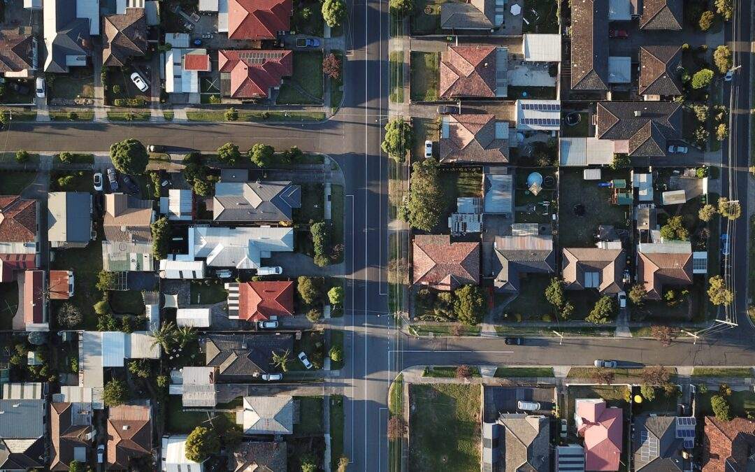 An aerial view of custom homes in a suburban neighborhood in Southern Utah Valley.